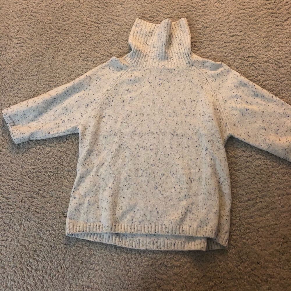 White marbled 3/4 sleeve sweater